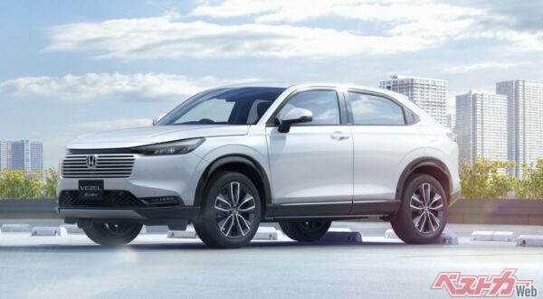 ホンダ ヴェゼル e:HEV Z。ボディカラーはプラチナホワイトを選択、メーカーオプションには後退出庫サポート＋HONDAコネクトディスプレイ＋ETC2.0車載器＋ワイヤレス充電器を選択