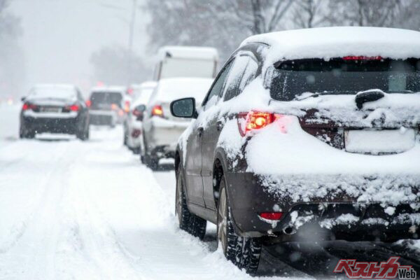 「まだ雪降ってないのに首都高・高速道路が通行止め」…予防的通行止めとは？　都市部ドライバーの備え方