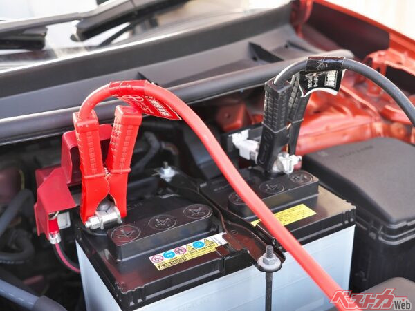 バッテリー上がりは突然起こるトラブル。ハイブリッド車でも例外ではなく、日常的な注意が欠かせない（PHOTO：Adobe Stock_image360）