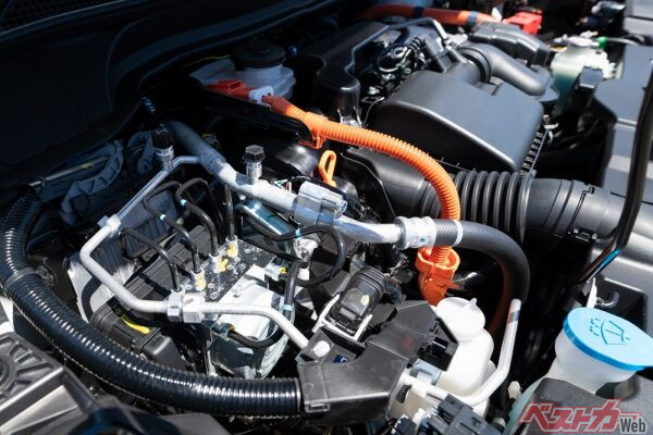 ハイブリッド車には駆動用バッテリーとは別に、車両の起動や電装品を担う12V補機バッテリーが搭載されている（PHOTO：Adobe Stock_あんみつ姫）