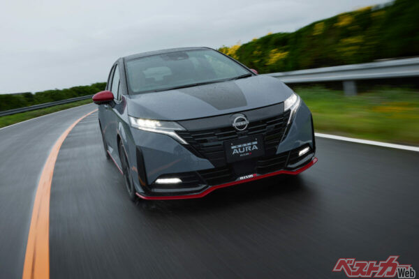 ノート オーラ ニスモの4WDとなるとオプションなどを付けると400万円台に。だがその分納得できる性能だ