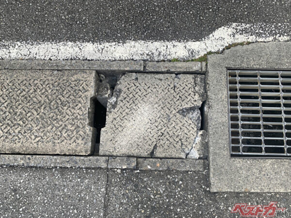 自転車に車道を走らせるならインフレの整備、ひび割れなどの修復は必須