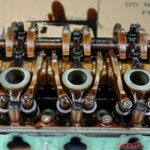 夏と冬で粘度は変えるべき？　冬に硬いオイルを入れたらどうなる？　エンジンオイルの疑問一発解消!