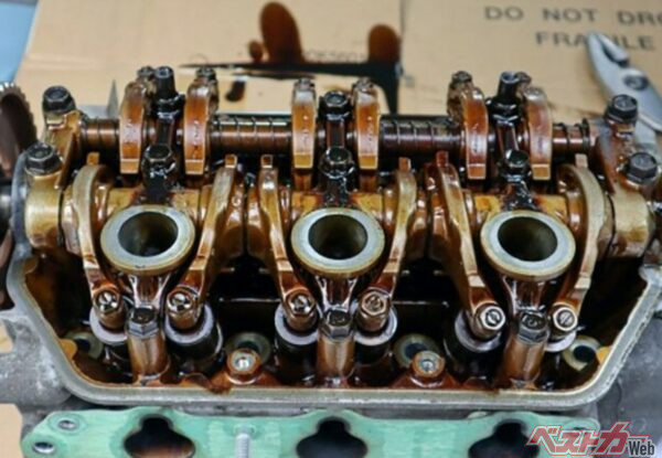 夏と冬で粘度は変えるべき？　冬に硬いオイルを入れたらどうなる？　エンジンオイルの疑問一発解消!