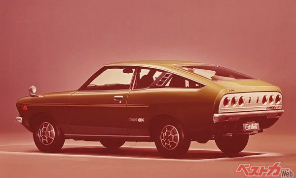 片側3連、両側6連のテールランプはもの凄いインパクト。ケンメリ以降のスカイラインの丸四灯テールランプより目立つ