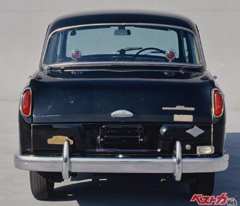 初代ブルーバードの初期型はその形状から柿の種と名付けられた