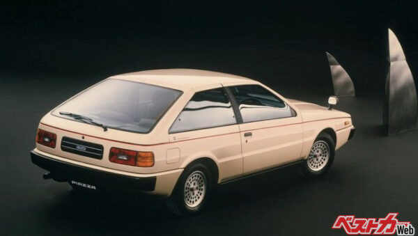 テールランプやガーニッシュなどリア回りのデザインも高い評価を受けたが「マヨネーズ」の容器に見えますか？