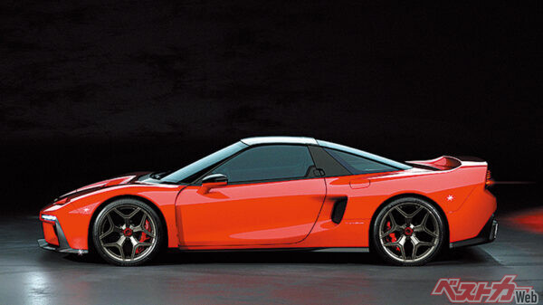 ボディワークはフルカーボン製でフロア下面までカーボンのフラットフロアで覆われる。ホイールは従来の5穴ではなくセンターロックナットを採用