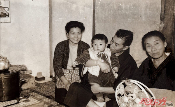 両親や祖母からさまざまなものを買ってもらっていた今野さん。今の仕事から考えれば英才教育だっのか!?