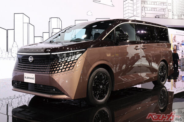 2026年7月デビューの新型日産 エルグランド。ジャパンモビリティショー2025で初公開。デザインは賛否あるが、何にも似ていない個性を主張したデザインだ