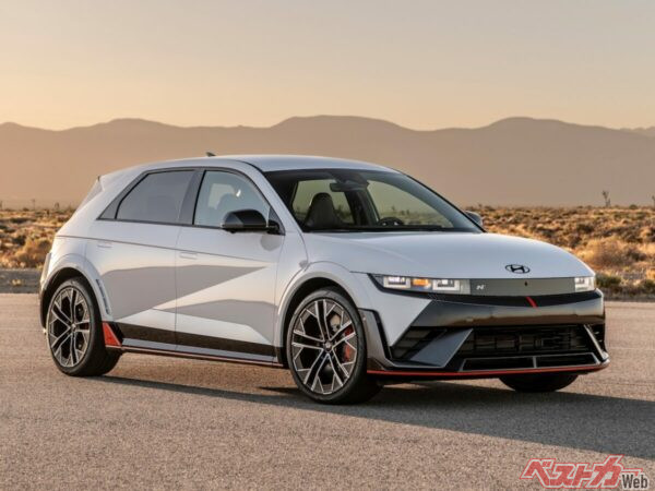 仮想シフト機構「N eシフト」を採用しているヒョンデのアイオニック5N。まさかこれがピュアスポーツカーであるボクスター＆ケイマンに影響を与えるとは…。実に面白い話である。