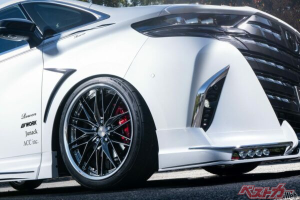 まさに剣舞！　アルヴェルやクラウンをより高貴に飾る！　シャープに煌めくシュヴァート・クヴェルIIが登場！