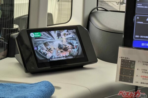 AIカメラを用いた検証。モニターにはeパレット店舗に2人いることが記載されている。お客の動きなどをキャッチすることで効率化に寄与する