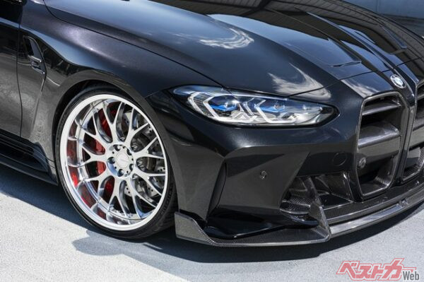 メッシュの間隔や面積まで計算されたデザインが上質さと攻めの姿勢を両立