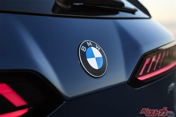 BMWのロゴが変わった！ 2026年2月から全モデルに採用!! どこが変わったか分かる？