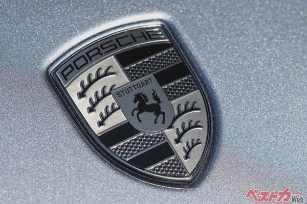 「馬のエンブレム」は選ばれし証!?　フェラーリ、ポルシェ、マスタングに共通する由来とは？　クルマと”跳ね馬”の深い関係