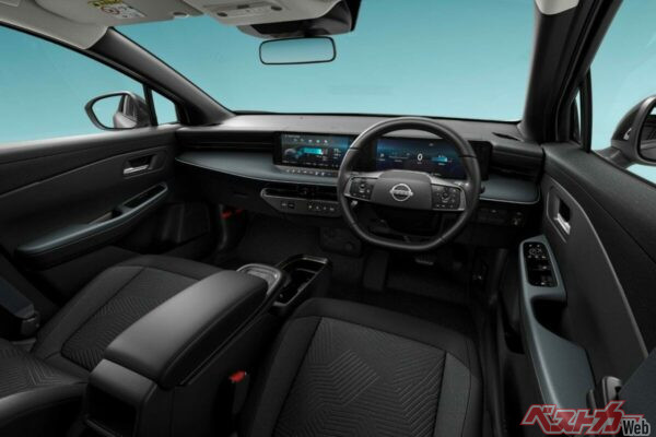 基本デザインは上級グレードの「B7」と同じ。アンビエントライティングなどはないが、安っぽさを感じさせない