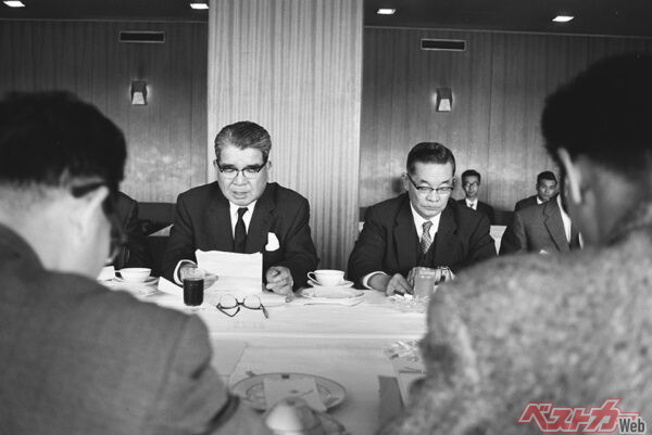 伝統のプリンスを日産が吸収する形で両メーカーが合併