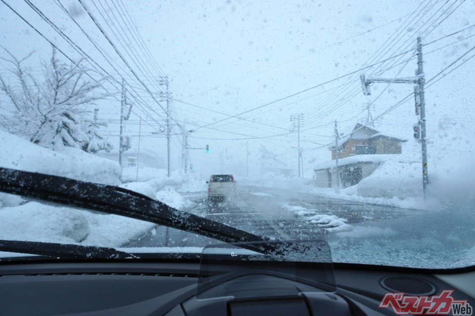 視界ゼロの元凶!窓を瞬間曇らせるNG行為ワースト6