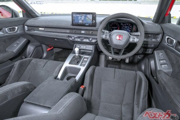 現行では数少なったMT車のシビックタイプRもサイドブレーキではない