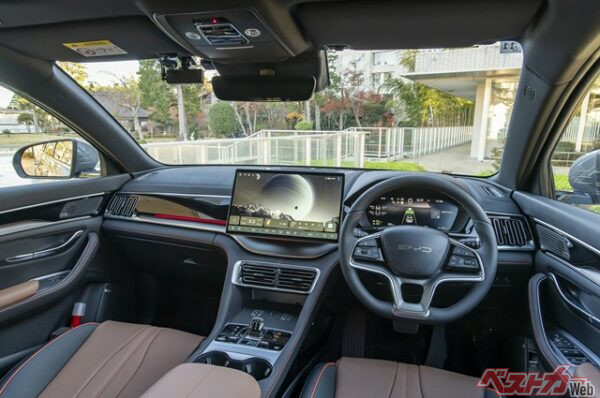 もちろん物理のルームミラーも健在だが、デジタルインナーミラーも増えてきた。写真はBYD シーライオン6