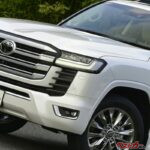 え、サイドブレーキってもう引かないの？　おじさんも知らなきゃヤバイ？　イマドキのクルマに付いている便利機能!!