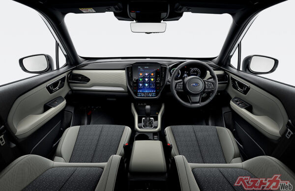 画像は現行モデルだが、新グレードのツーリングはブラック内装と明るめのプラチナ内装の2種から選べるカタチに