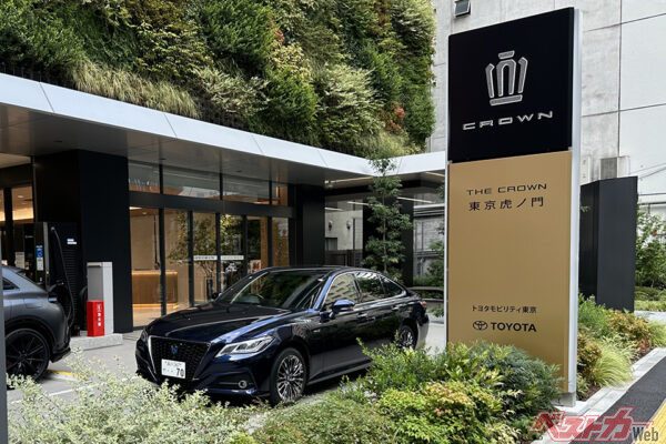 虎ノ門に開店したクラウン専門店