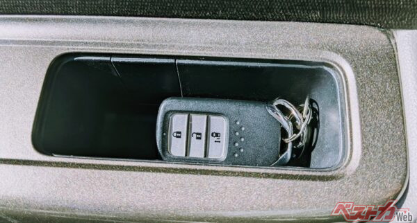 ドラレコやスマートキーで寿命半分!?　あなたも毎日やってるかも!?　「バッテリーを擦り減らす」NG行為4選