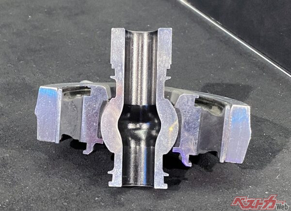 WRX S4と同じく、ピロボール形状の高剛性ブッシュを採用した