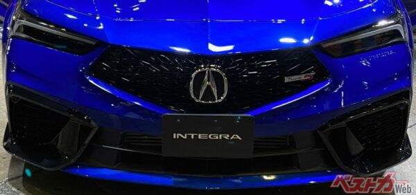 ペンタゴン形状のフロントグリルなど、アキュラ共通のデザイン言語を採用。日本ではまだ新鮮に映るディテールだ