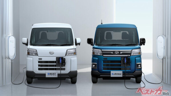 同日発売OEM元のダイハツの「e-ハイゼット カーゴ」と「e-アトレー」