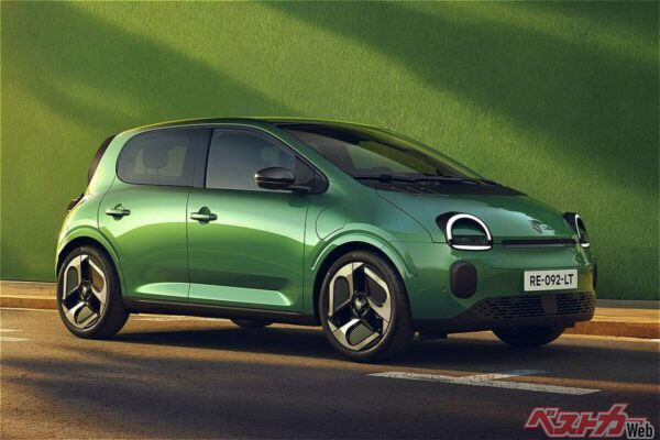 ルノー トゥインゴE-Tech。緑だとアマガエルみたいで実にキュート!