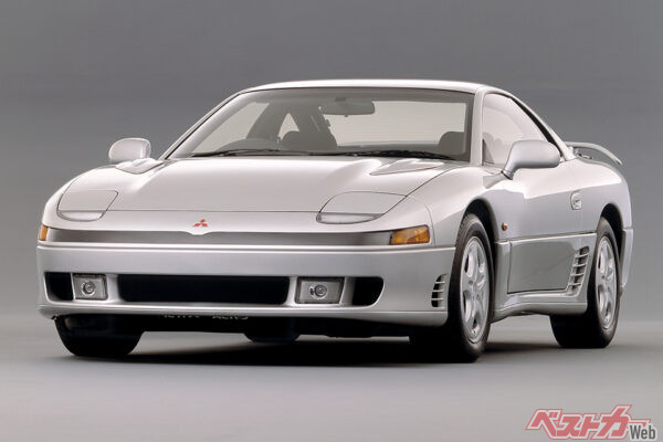 80km/hを超えるとリアスポイラーの角度が変わる