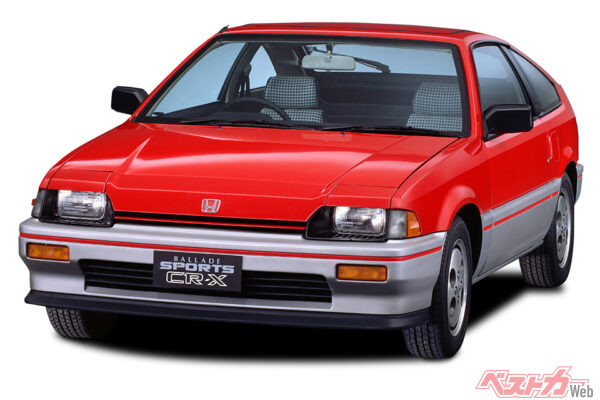初代ホンダ CR-X。走行中にルーフから外気を取り入れるルーフベンチレーションを装備していた