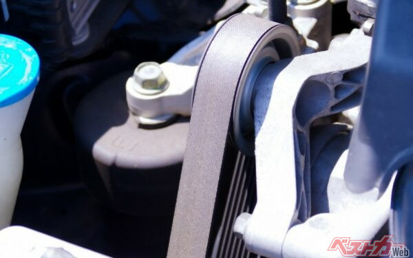 タイミングベルトの交換目安は10万km毎といわれているが、使用状況によっては寿命が短くなることも。過信をせず、異音を感じたら、即、点検に出そう（写真AC）