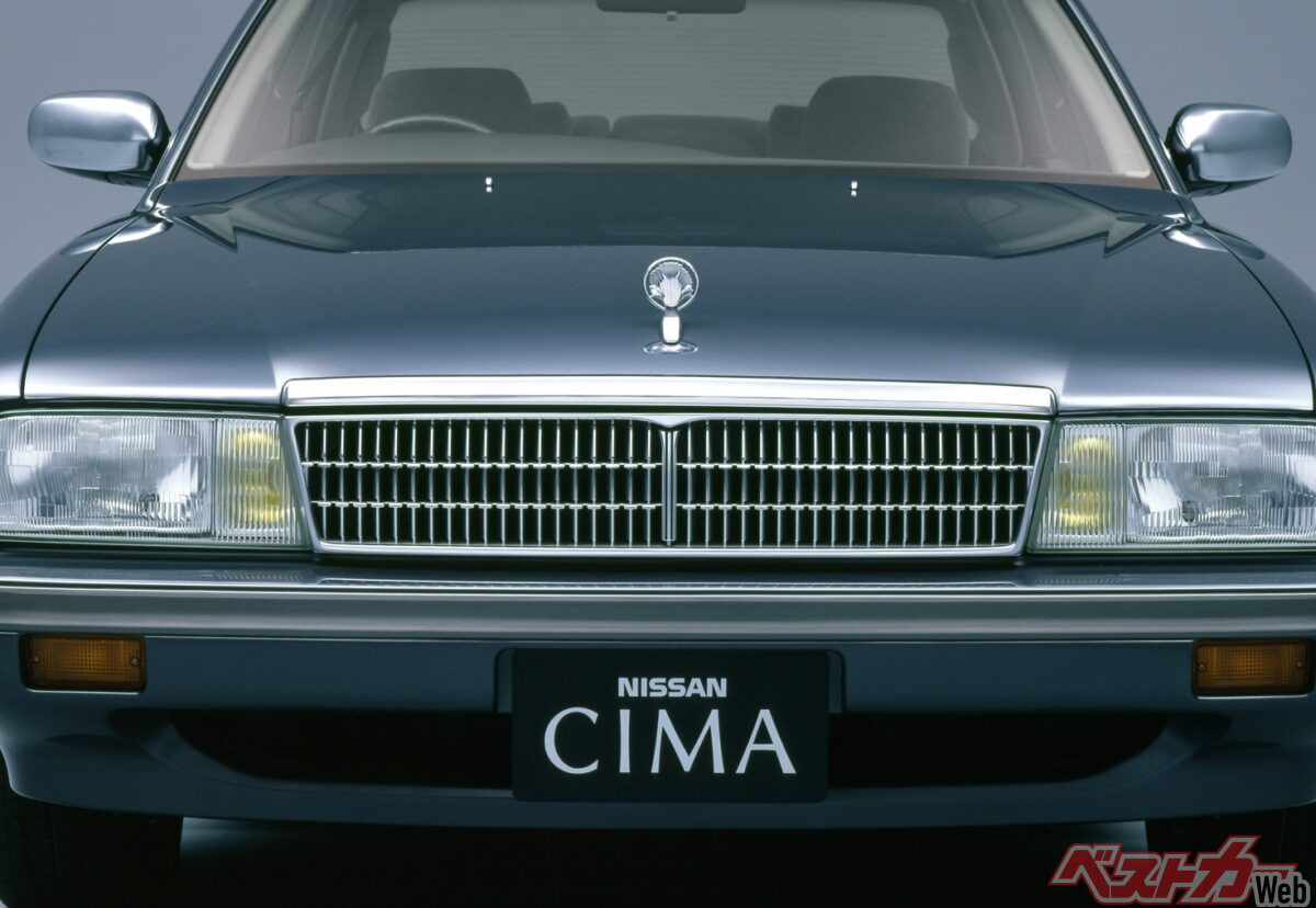 Golden Keys and Shocked Gen Z! Exploring the Outrageous Luxury Features of Bubble Era Cars