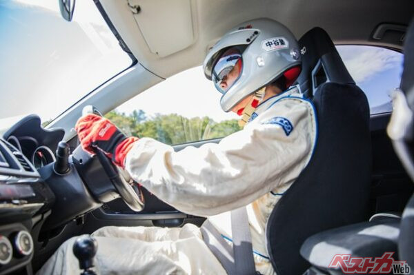 レースはもちろん、開発なども含め数えきれないほどのドライビング経験を持つ中谷氏は運転中に多くの情報を得る