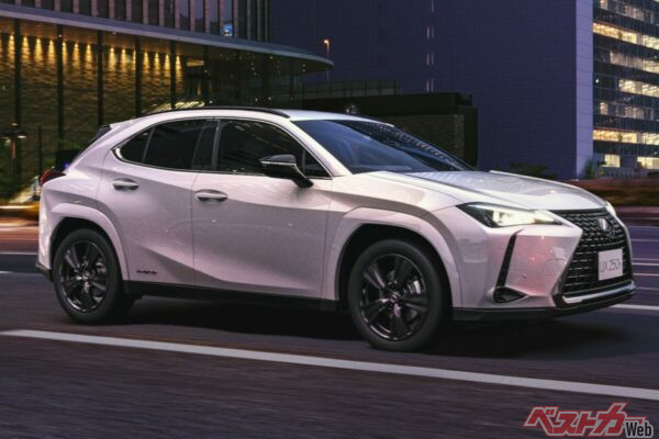 UX250h Elegant Black。「黒」と言ってもボディが黒いわけではない。要所要所で「黒」を使用するのだ