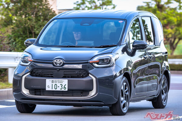 最優秀コストパフォーマンス賞はトヨタ シエンタ（ハイブリッド）が獲得。便利に使えて燃費がよく、質感も高くて中間グレードで270万〜280万円は魅力