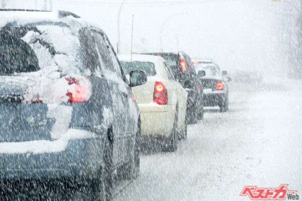 2月7日から8日かけて東京23区でも積雪予想！　ノーマルタイヤで走ると道路交通法違反です！　