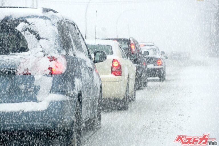 2月7日から8日かけて東京23区でも積雪予想！　ノーマルタイヤで走ると道路交通法違反です！　