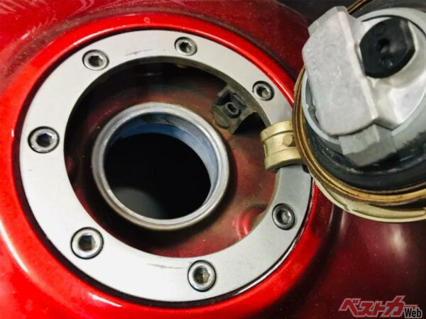 カタログ数値は当てになる？ バイクの燃費「WMTCモード値」と「定地燃費値」の見方