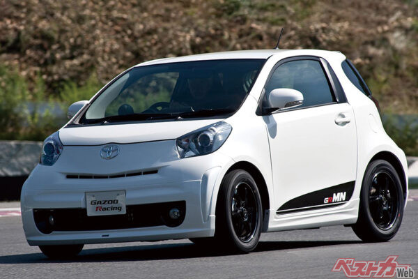 トヨタ iQ GRMN（2009年・100台限定）。GRの最高峰、GRMN第1弾。1.3Lエンジンはハイオク対応とし、専用サスに加えてボディも大幅補強。カタログモデルに先駆け6速MTを搭載しつつ、標準より約37万円高の197万2000円と安価