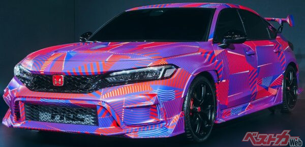 市販前提を強く感じさせるHRCコンセプト。壇上展示ながら、空力パーツはすでに完成形に近い印象だ