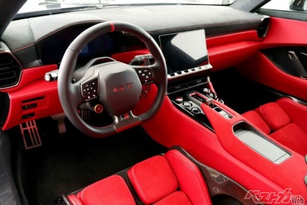 ほぼ市販型といってもいいGR GTのコクピット