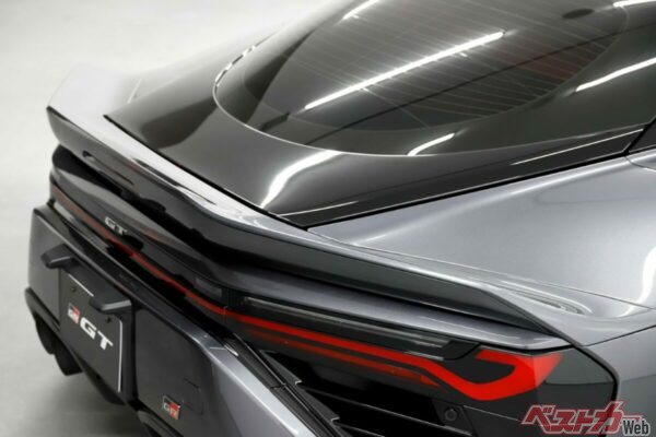 リアスポイラーやディフューザーなどどれ1つとってもクルマ好きを唸らせる造形