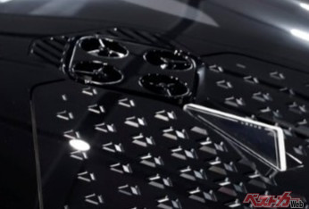 ルーフに取り付けられたドローン。このドローンを飛ばすと自車の走行シーンの撮影を撮ることができるという