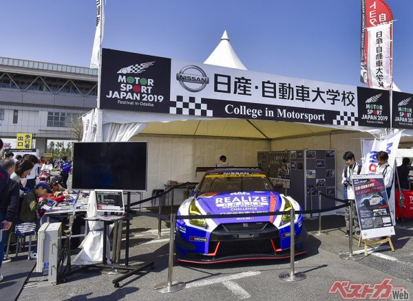 こういったレーシングカーはイベントの時でもないと間近では見られない。画像2019年開催時のもの