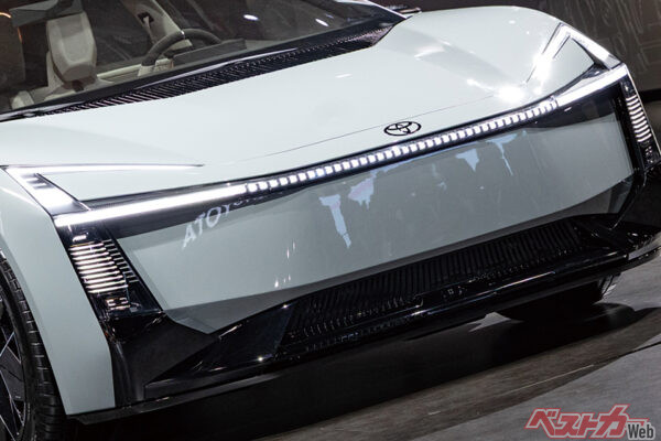 トヨタ新型「カローラ」がまさかの大変身!?　超低ボンネット採用の斬新デザインとBEV/HEV対応へ！